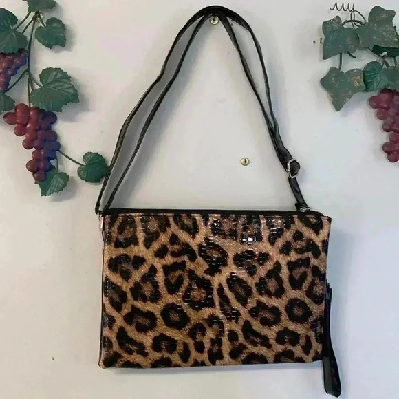 Animal Leopard Print Bag or Wristlet Faux & Shoulder Bag‎ with Gold Hardware - Picture 2 of 8